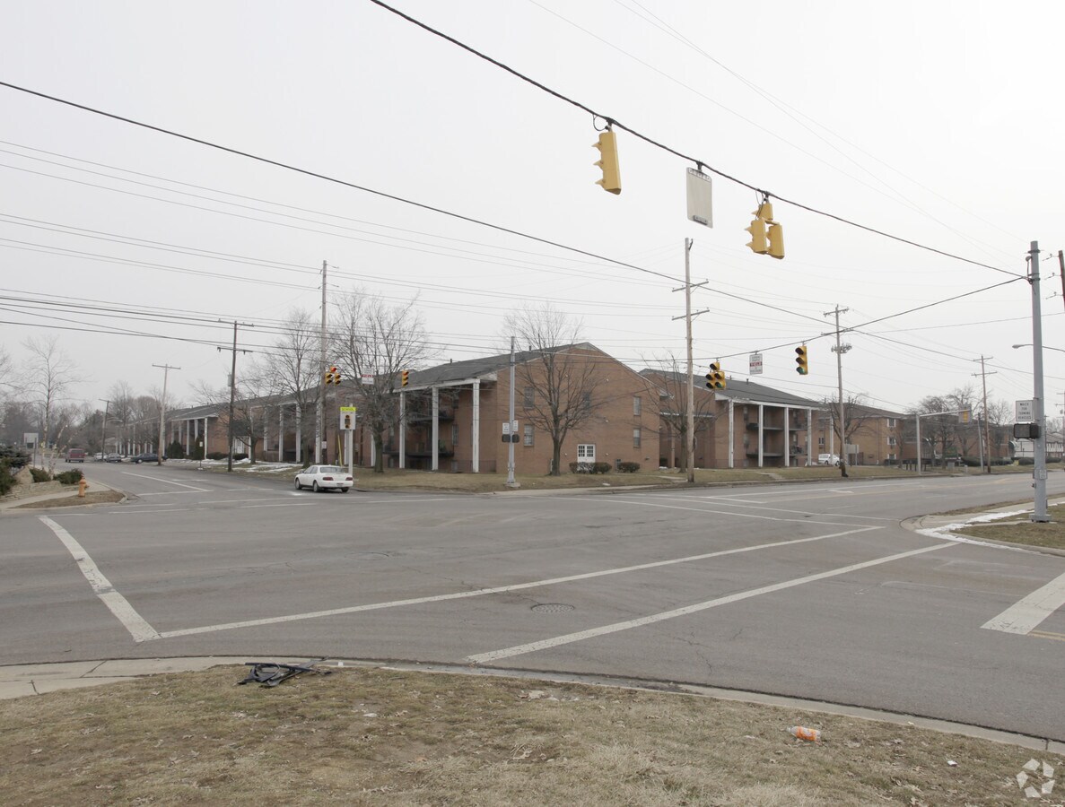 Stonegate Square Apartments - Karl Ferris Apartments