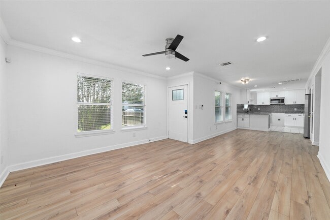 7125 Conley St