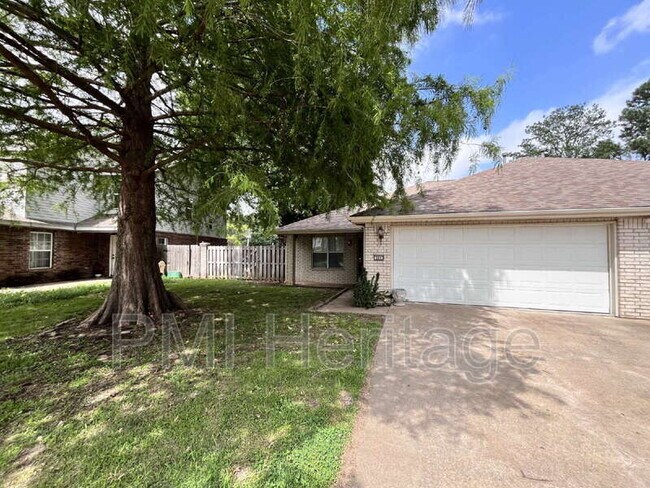 886 N Daisy Ln