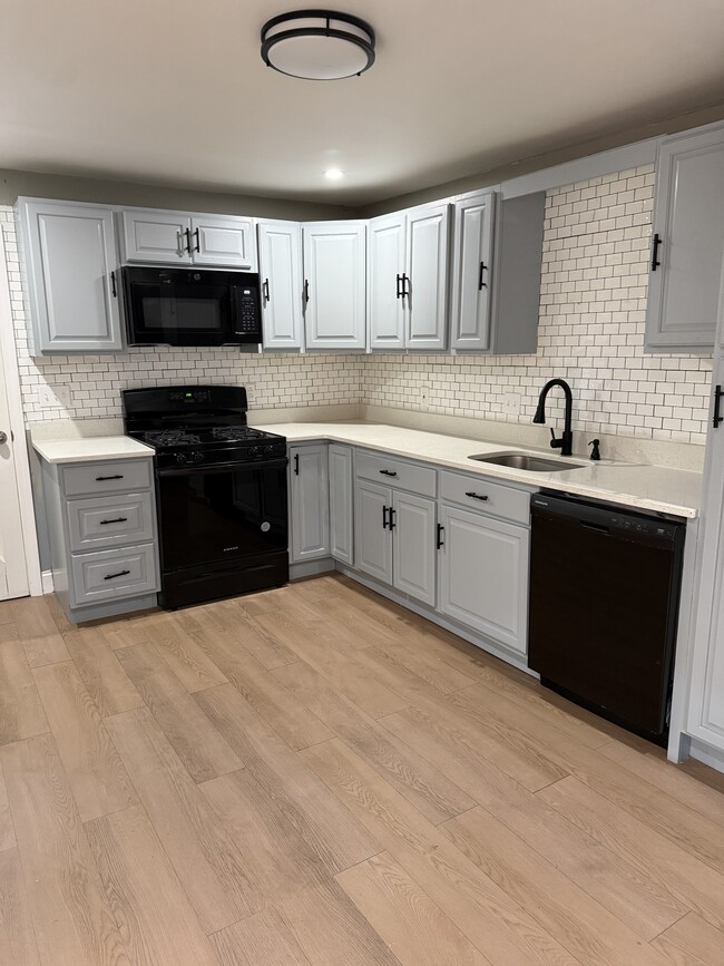 Building Photo - 47 Shawmut St Unit #2