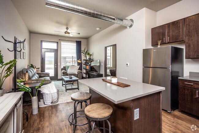 1BR, 1BA - 630 SF