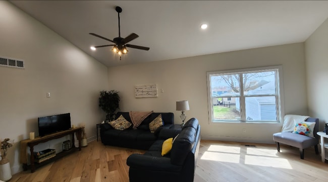 Photo - 714 Ringold St