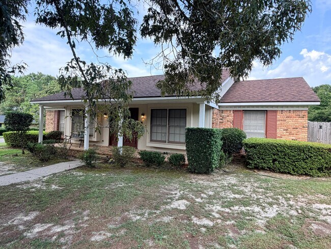 1017 Westbury Dr