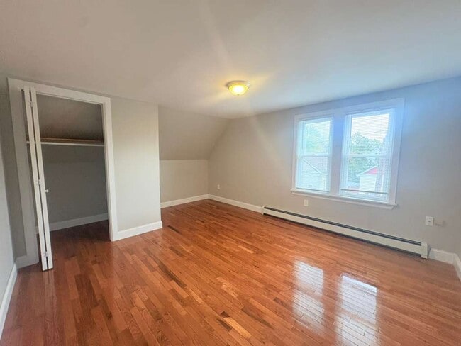 Building Photo - 12 Button St Unit 3
