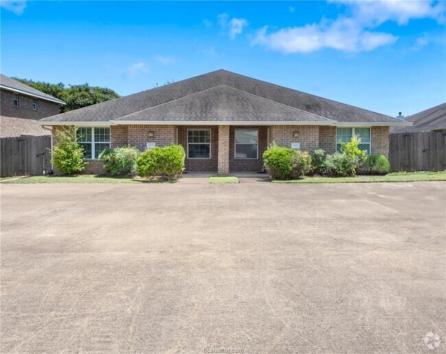 Building Photo - 3609-3611 Oldenburg Ct Rental