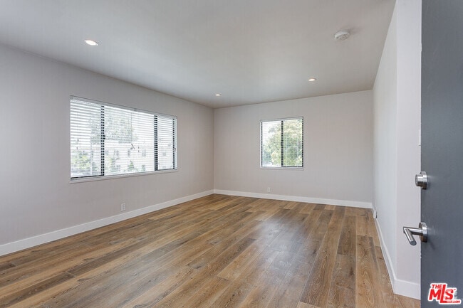 Building Photo - 2845 Redondo Blvd Unit 2845 Rental