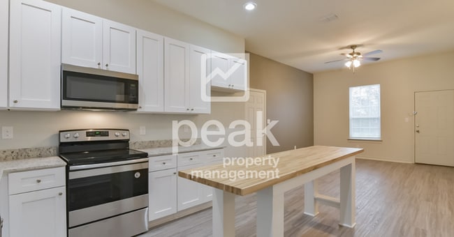Photo - $1515! Beautiful Corner lot home in Fort Worth! Available NOW!