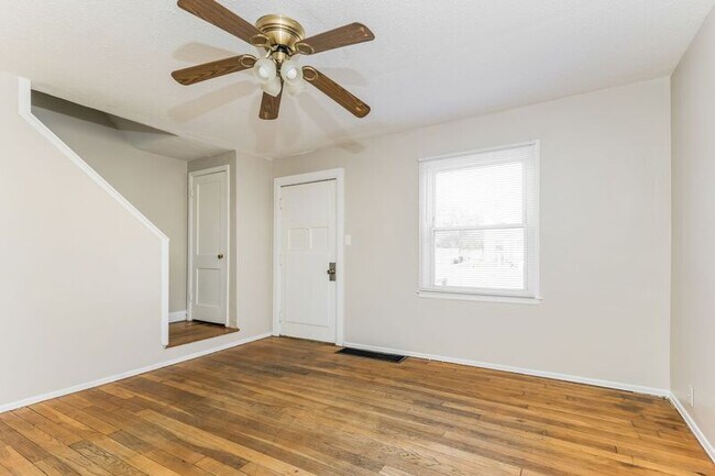 Photo - 1344-1346 Cedarview WDr