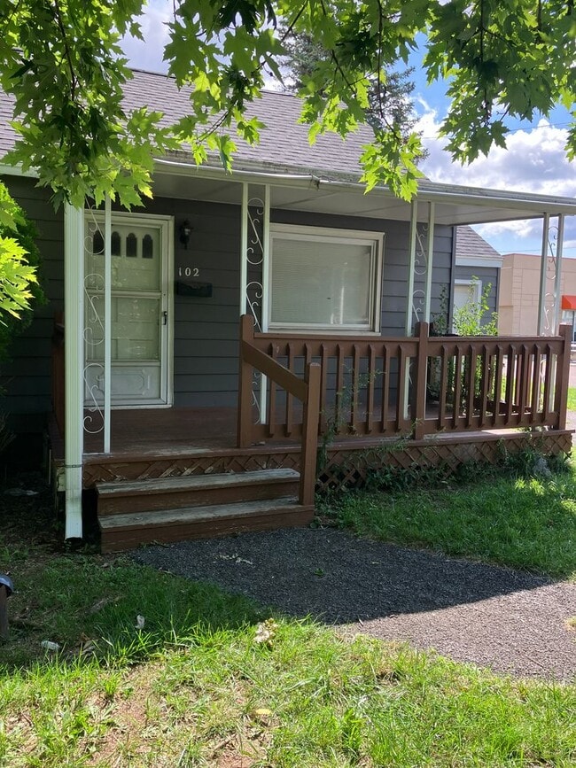 Photo - Cozy Camillus Cape