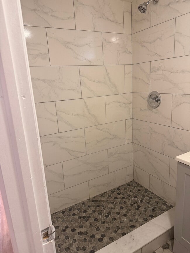 Photo - 297 E 40th St