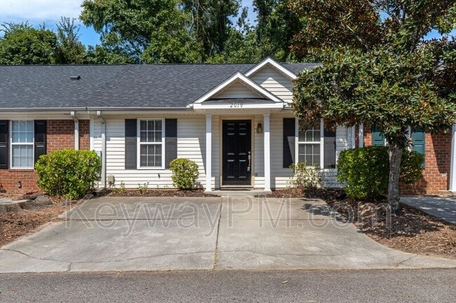 Building Photo - 2019 Emerald Bay Dr