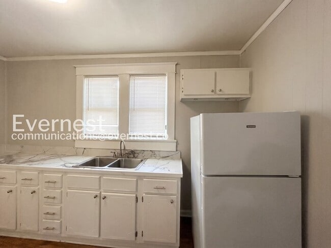 Photo - 2984 Waverly Ave