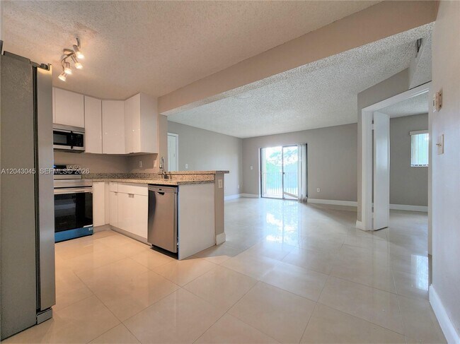 Photo - 251 Palm Cir W Unidad 204