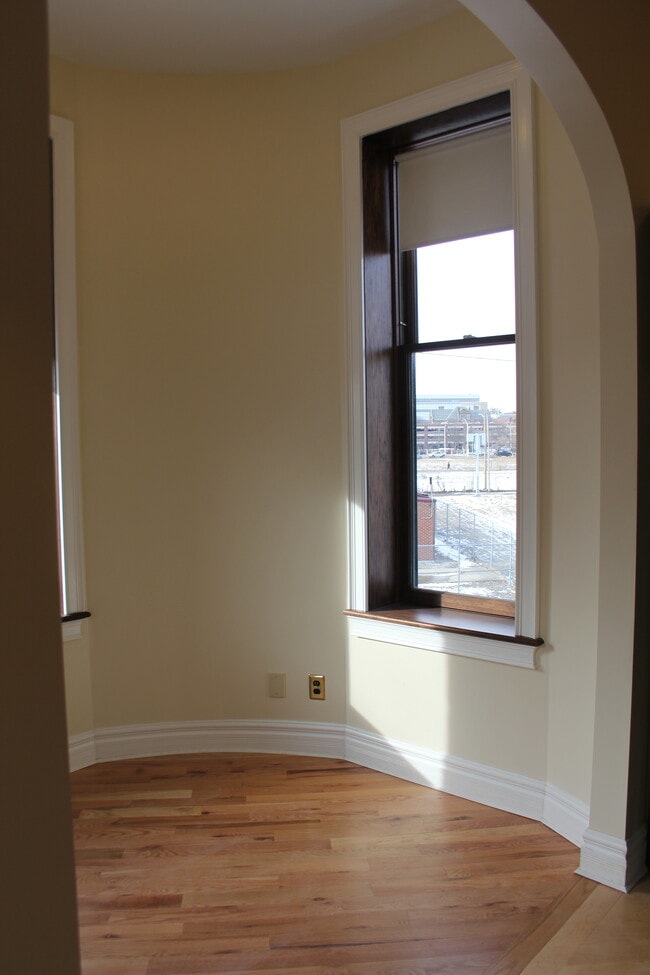 Photo - 81 Peterboro St