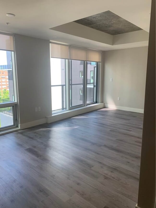 Bachelor - Brenton Suites