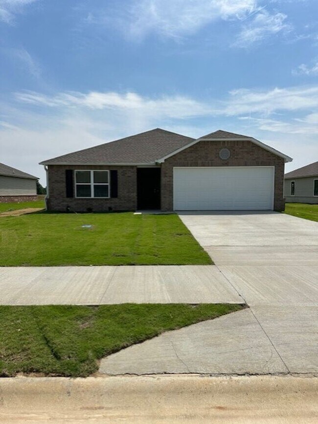 Photo - *Pre-leasing* NEWER Three Bedroom | Two Ba...