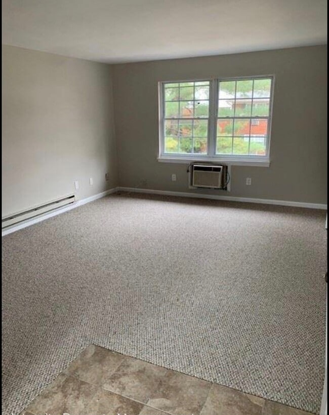 livingroom - 5 Wildwood Dr Unit 22D