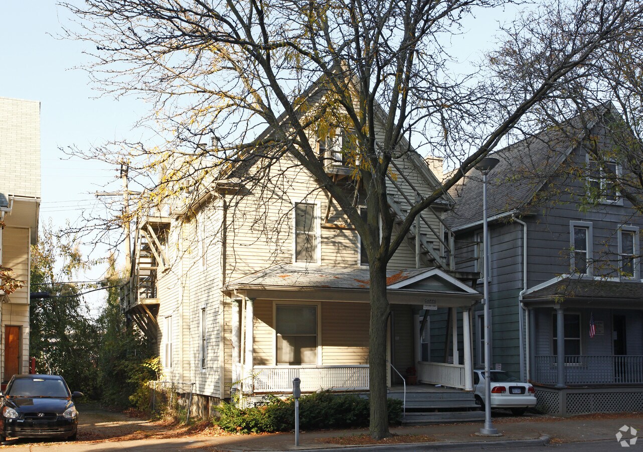 Photo - 324 Thompson St