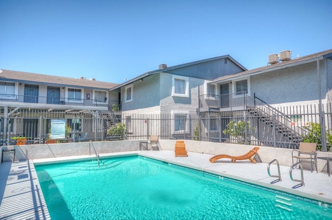 Photo - Wilshire place