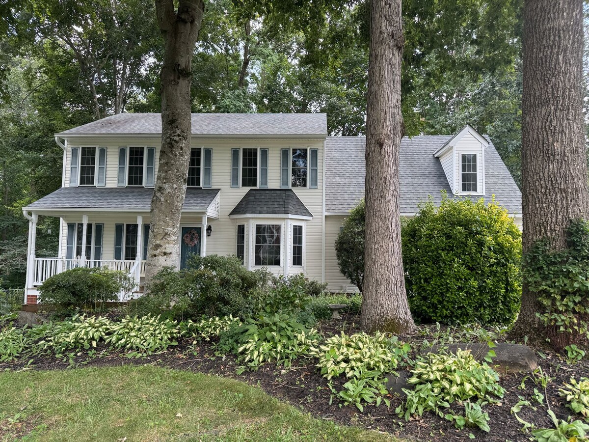 Updated colonial with garage in convenient... - Updated colonial with garage in convenient... House