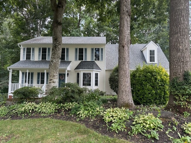 Building Photo - Updated colonial with garage in convenient... Rental