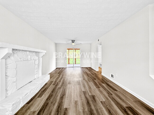 Photo - 1096 Brandon Hill Way