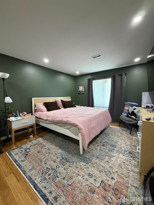 Photo - 80 Farnham Square