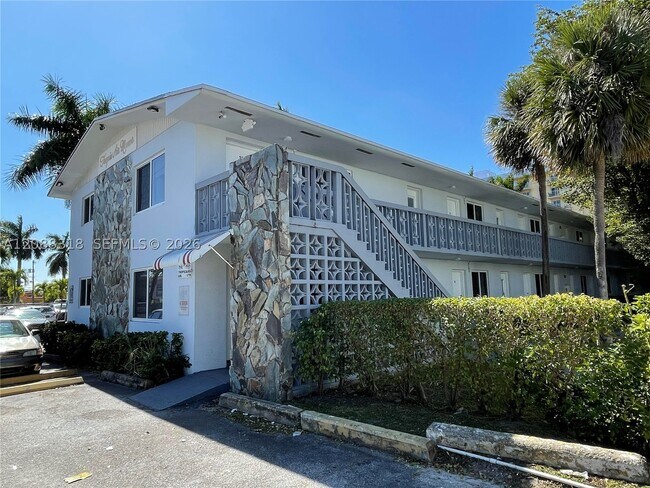 Building Photo - 890 NW 45th Ave Unit 1