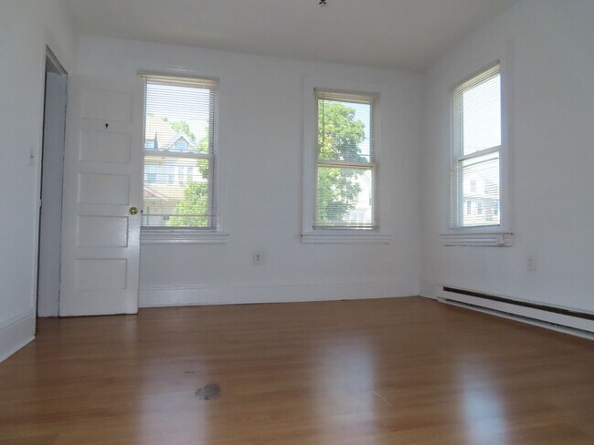 Photo - 1046 Northampton St Unidad Apt 2 - Second Floor
