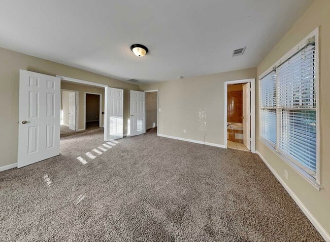 Photo - 66 Kenyon St SE