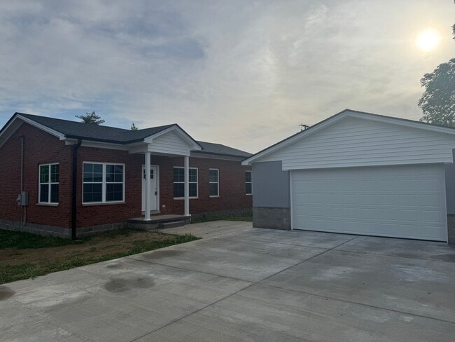 Building Photo - 619 Mayes Ln