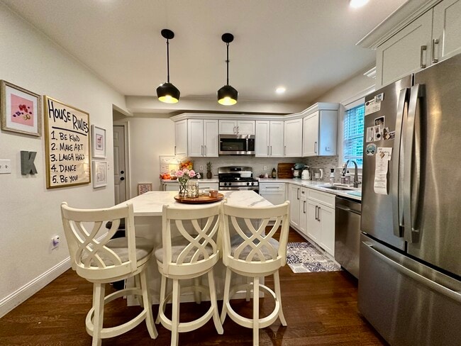 Building Photo - 21 Bellevue St Unit 19-21 Bellevue #1 Rental
