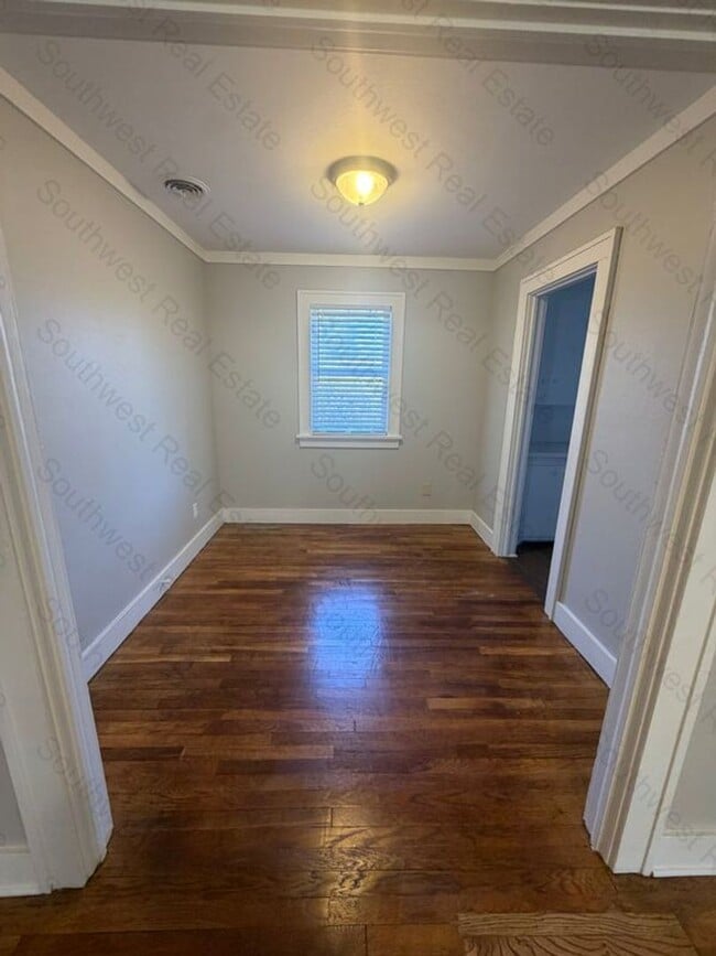 Photo - 200 E 12th St