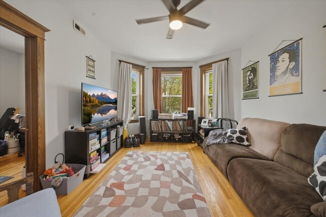 Photo - 2334 N Hamlin Ave Unit 2