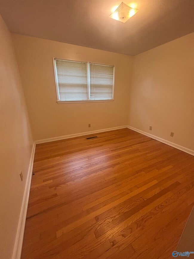 Photo - 1805 Stevens Dr NE