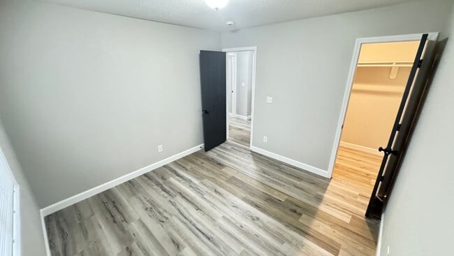 Photo - 2 Bedroom , 1 Bathroom Apartment! Unit 35 Osage Ridge Rd #4
