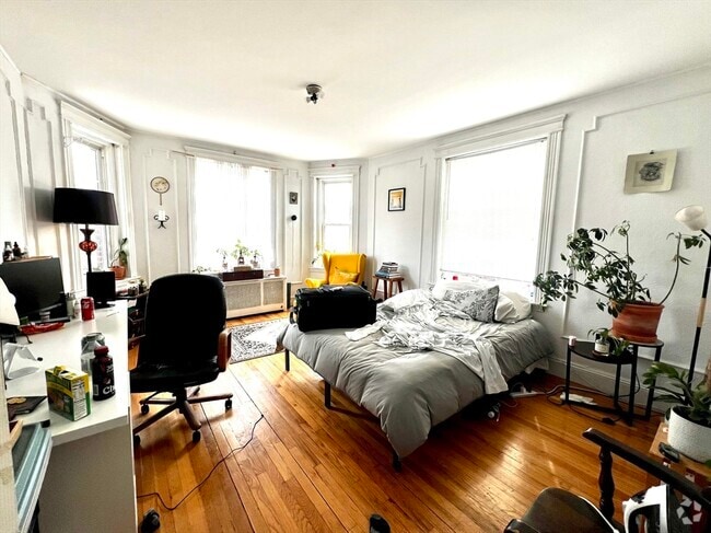 Building Photo - 74 Babcock St Unit 3 Rental