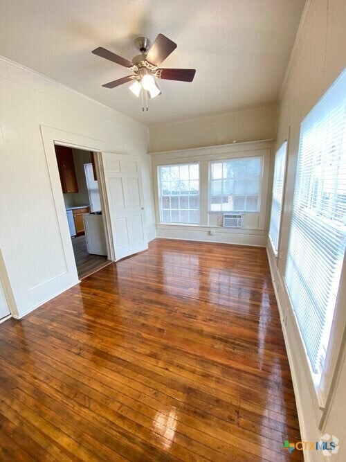 Building Photo - 323 W Hutchison St Unit 2 Rental