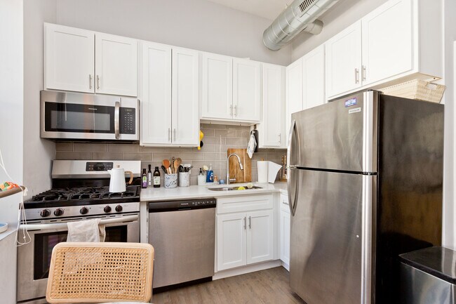 Photo - 1044 W 18th St Unit 2R