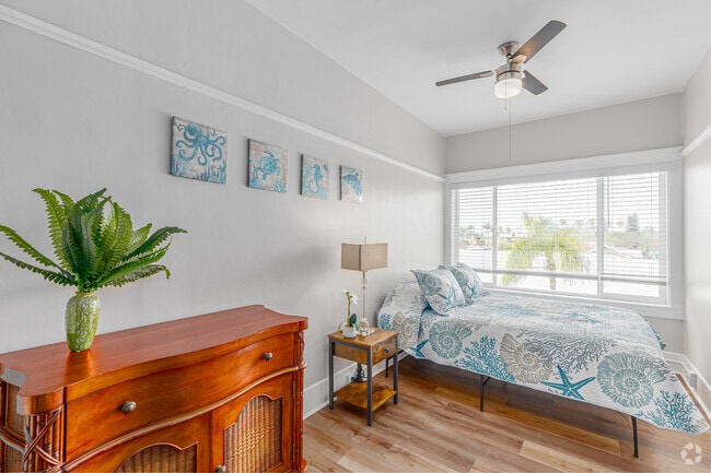 1BR, 1BA - 500SF - Bedroom
