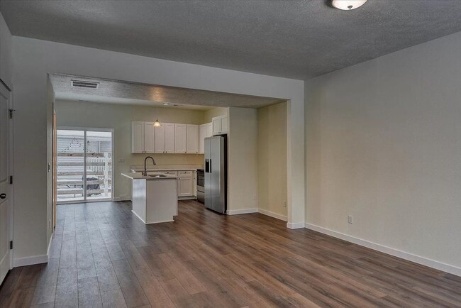 Photo - 1201 - 1205 N Cannon St. Unidad 1205