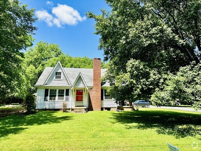 Building Photo - Wonderful 3BR/2.5BA in Hendersonville! Rental