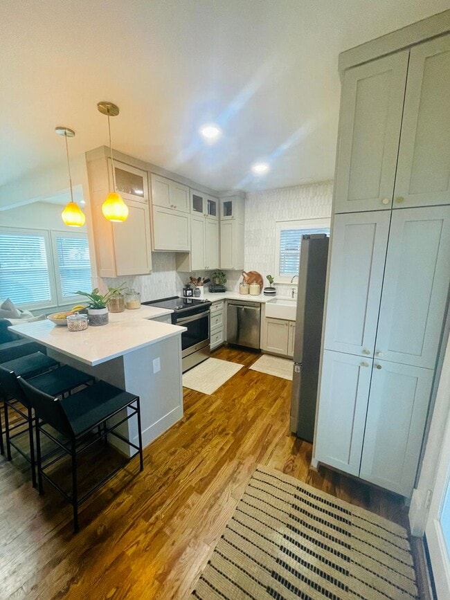 Building Photo - 4004 Roswell St Unit 4002 Roswell