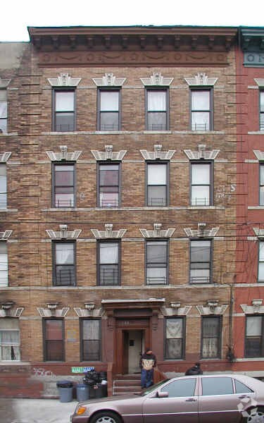 Photo - 140 Grattan St Apartments