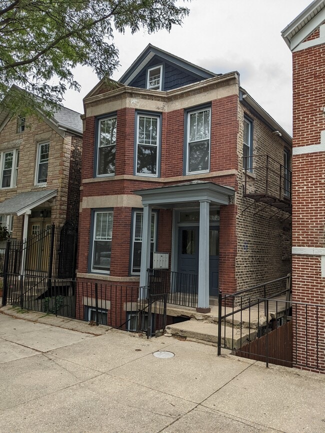 Building Photo - 2122 Unit 2F Rental