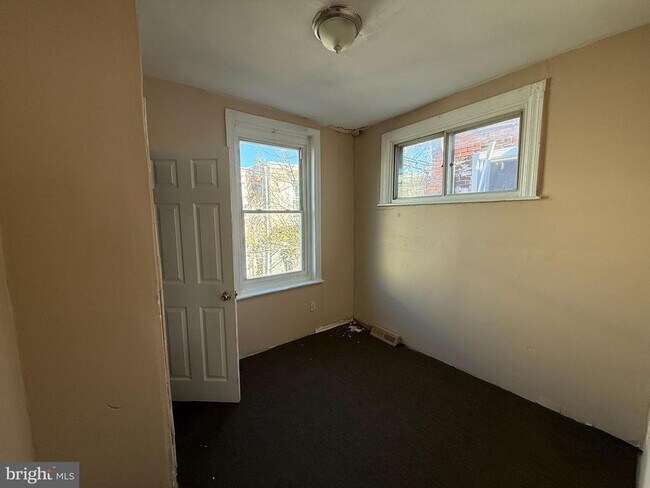 Photo - 2411 W Indiana Ave