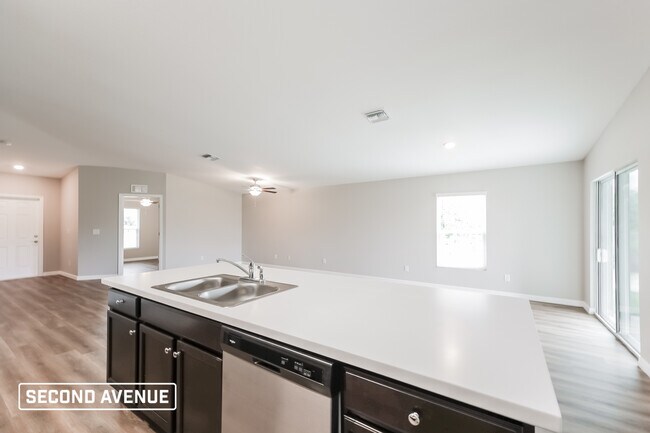 Photo - 3719 7th St W