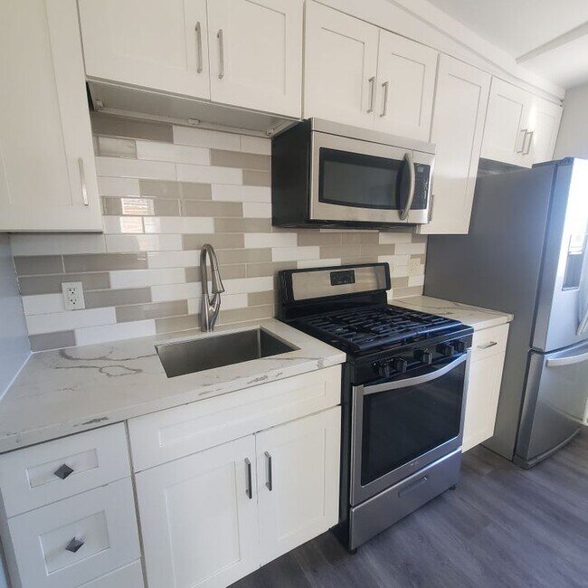 Photo - 4569 Catalpa St