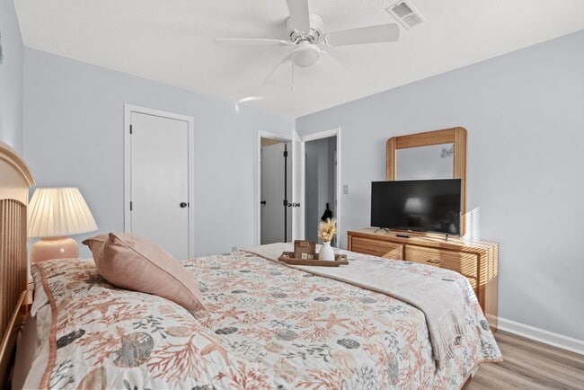 Photo - 1st Floor Seasonal Rental Available Octobe...