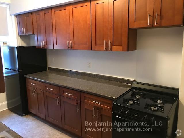 Building Photo - 129 Sutherland Rd Unit B Rental